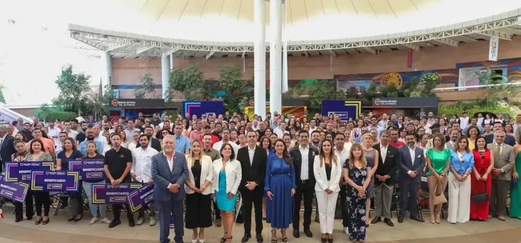 Entregan apoyos a emprendedores de Aguascalientes