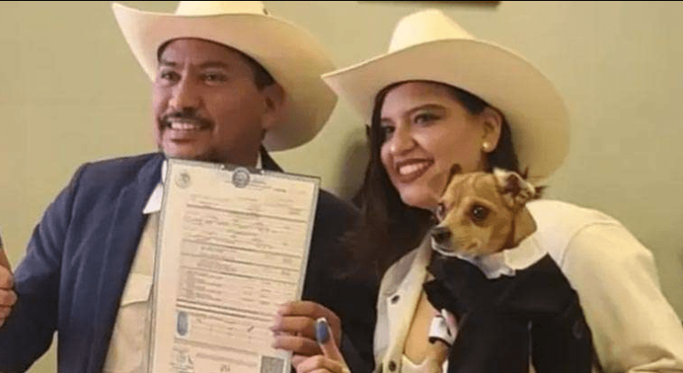 Firma perrito como testigo en la boda de sus “papás”