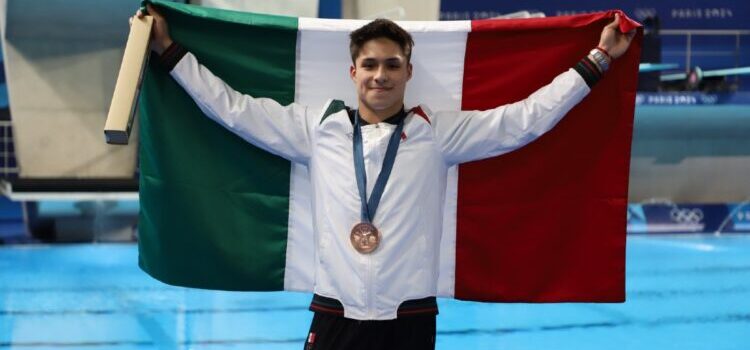 Osmar Olvera gana bronce en clavados de trampolín de 3 metros