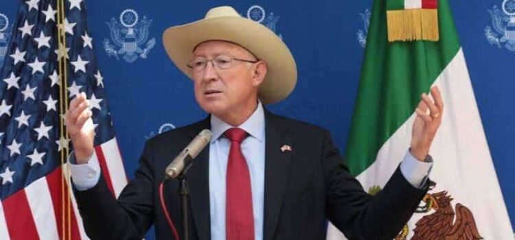 Ken Salazar responde a AMLO: la violencia en México no es culpa de Estados Unidos