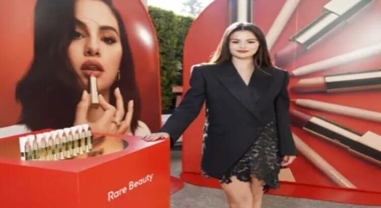 Selena Gómez se convierte en billonaria por el éxito de su marca Rare Beauty Selena Gómez se convierte en billonaria por el éxito de su marca Rare Beauty