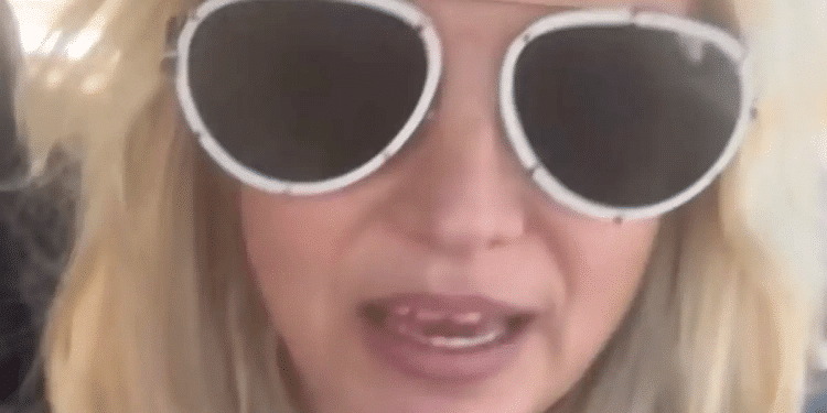 Britney Spears se compró un Nissan Altima para conducir en Los Cabos Britney Spears se compró un Nissan Altima para conducir en Los Cabos