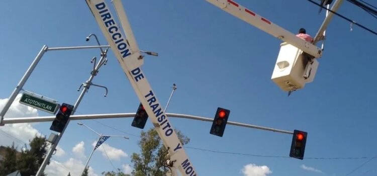 Supervisan en tiempo real más de 160 cruceros semaforizados en la capital