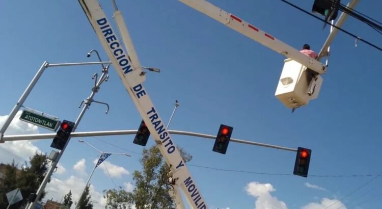 Supervisan en tiempo real más de 160 cruceros semaforizados en la capital