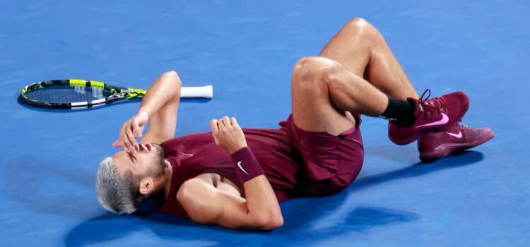 Alcaraz supera un susto en Tokio y avanza en su debut asiático