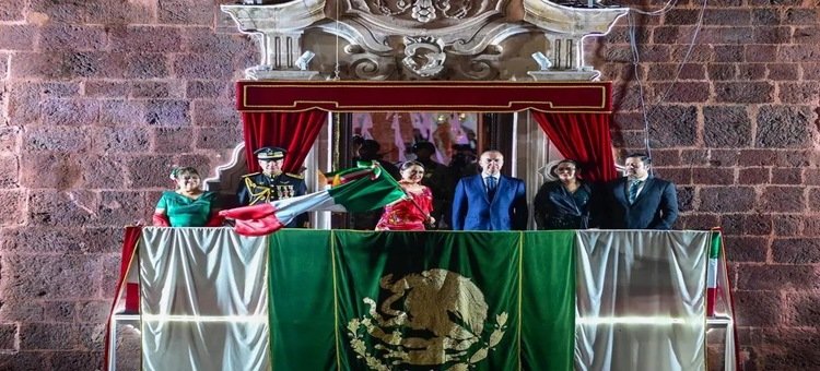 Multitud celebra el Grito de Independencia en Aguascalientes encabezado por Tere Jiménez
