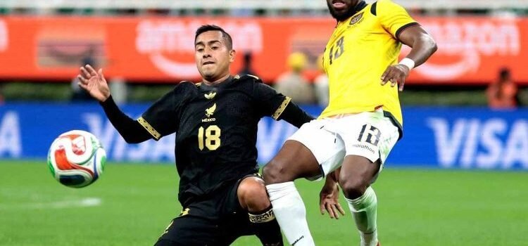 México mejora y empata ante Ecuador