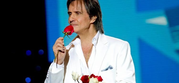 Roberto Carlos sufre accidente durante grabación de especial navideño